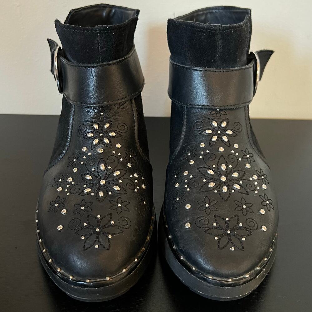 FitFlop Women's Athena Flower Stud Ankle Boot Women's 5 Black Suede and Leather